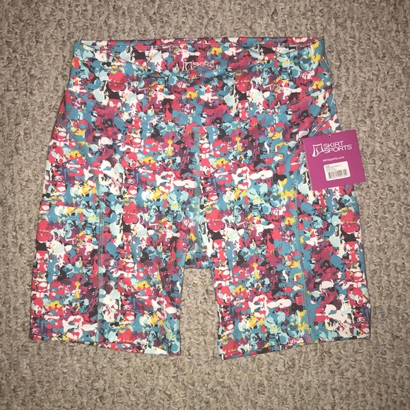 SkirtSports Pants - FITNESS SHORTS.